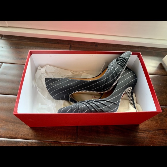 Salvatore Ferragamo striped heels - Picture 3 of 10